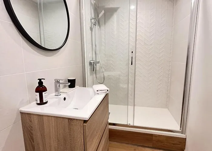 Paris 21 - Proche Du Centre-ville Apartment *