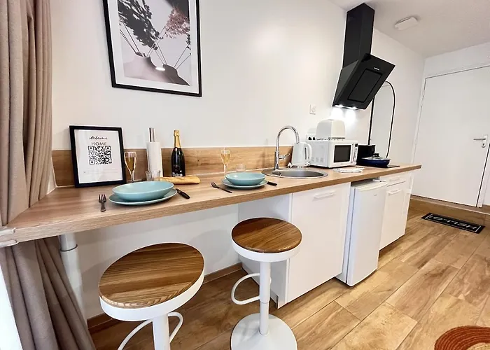 Paris 21 - Proche Du Centre-ville Apartment *